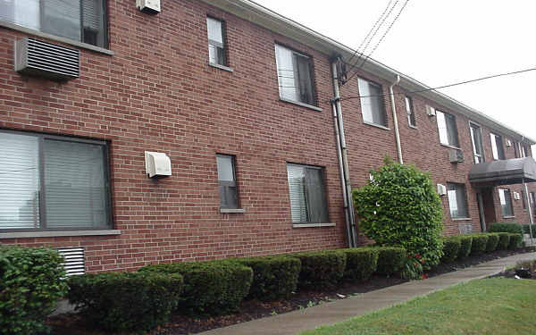 739-741 W Martin Luther King Dr in Cincinnati, OH - Building Photo - Building Photo