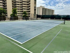 1717 Mott Smith Dr in Honolulu, HI - Foto de edificio - Building Photo