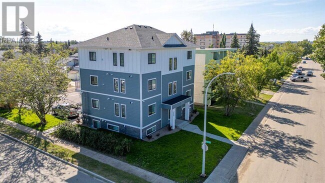 10101-105 105 Ave in Grande Prairie, AB - Building Photo - Building Photo