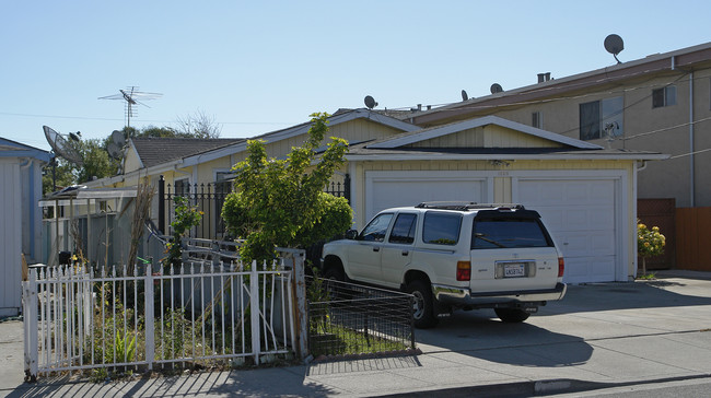 1850 Powell St in San Pablo, CA - Building Photo - Building Photo