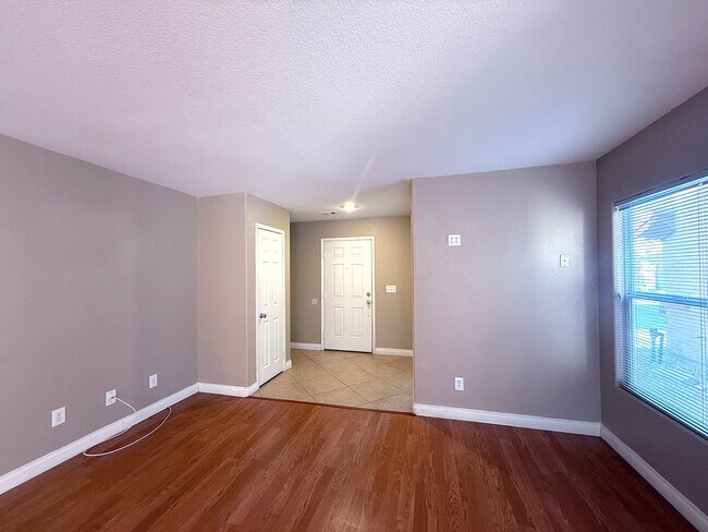 553 Mayfair Walk Ave in Las Vegas, NV - Building Photo - Building Photo
