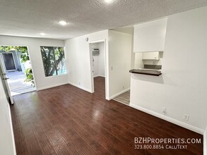 7074 Lanewood Ave in Los Angeles, CA - Building Photo - Building Photo