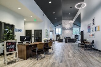 Gateway Apartments in Everett, WA - Building Photo - Building Photo