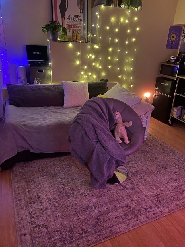 1350 Stradella Rd, Unit #1 in Los Angeles, CA - Foto de edificio - Building Photo