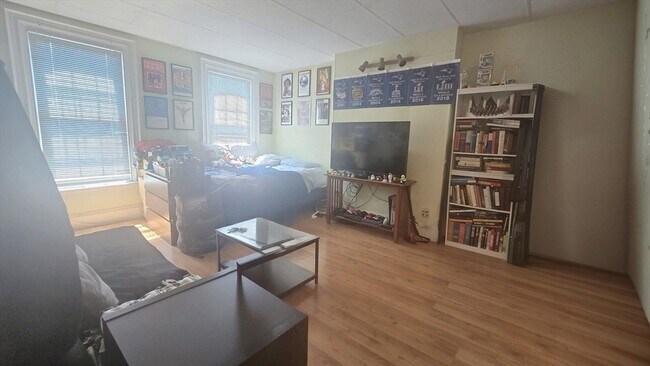 114 Pembroke St, Unit 3 in Boston, MA - Building Photo - Building Photo