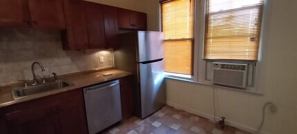 96 Bartholdi Ave-Unit -2 in Jersey City, NJ - Foto de edificio - Building Photo