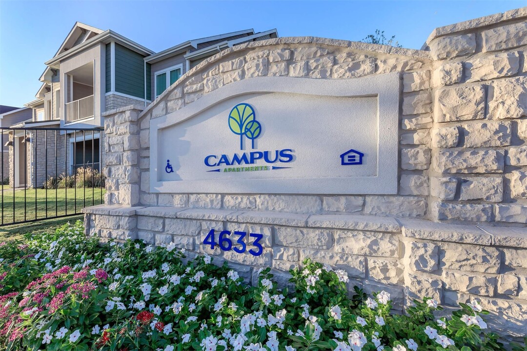 4633 Campus Dr in Fort Worth, TX - Building Photo