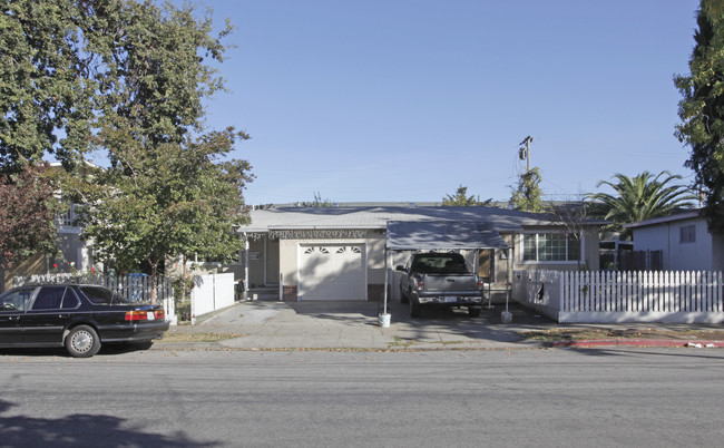 1467-1469 Ebener St in Redwood City, CA - Building Photo - Building Photo