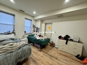 73 Gainsborough St, Unit 302 in Boston, MA - Foto de edificio - Building Photo