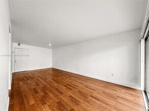 520 NE 38th St in Miami, FL - Foto de edificio - Building Photo