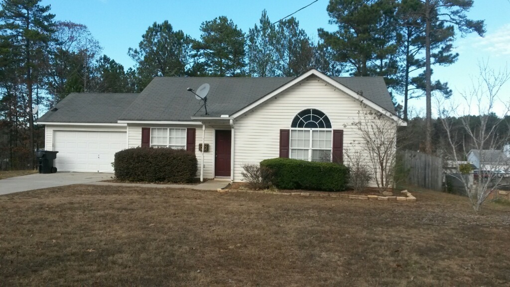 19 Connie Trail in Grantville, GA - Building Photo