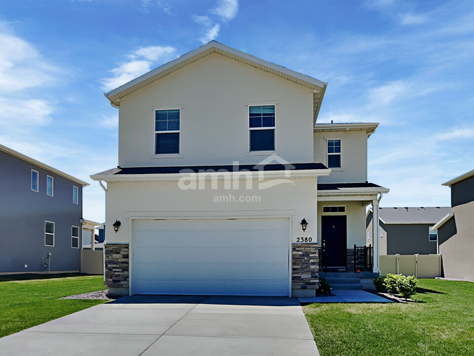 2380 S Wild Horse Way in Bluffdale, UT - Building Photo