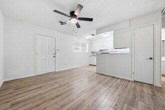 204 W Lampasas St in Llano, TX - Building Photo - Building Photo