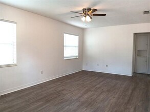 4942 Oxford Ave N in St. Petersburg, FL - Building Photo - Building Photo