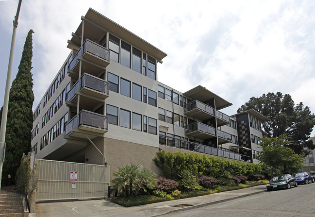 The Claremont Terrace in Oakland, CA - Building Photo - Building Photo