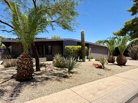 3702 E Paradise Dr in Phoenix, AZ - Building Photo