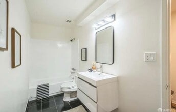 22 Moss Ave, Unit 109 in Oakland, CA - Building Photo - Building Photo