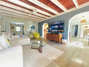 1175 NE 131st St in North Miami, FL - Building Photo - Building Photo