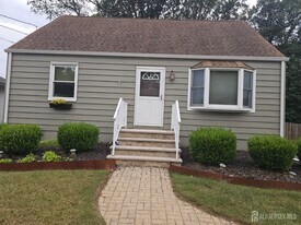 5 Channing Rd in East Brunswick, NJ - Building Photo