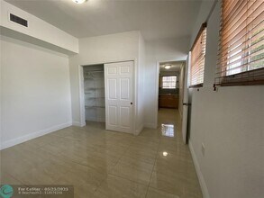 2250 NW 103rd St-Unit -B in Miami, FL - Building Photo - Building Photo