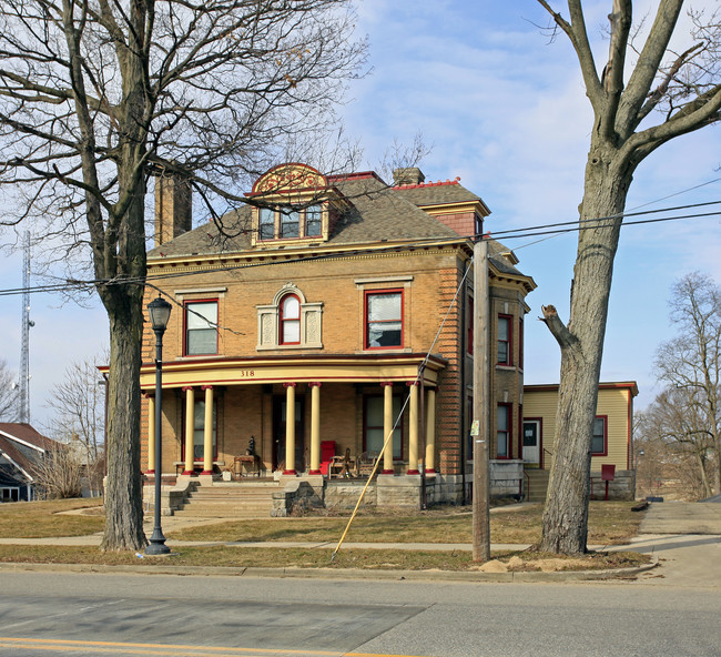 318 Lincoln Way E in Mishawaka, IN - Building Photo - Building Photo