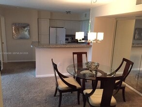 19555 E Country Club Dr in Aventura, FL - Building Photo - Building Photo