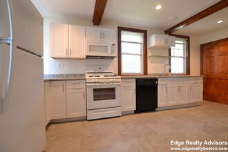 43 Newcastle Rd, Unit 2 in Boston, MA - Foto de edificio - Building Photo