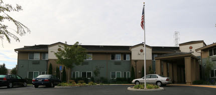 Eskaton Roseville Manor in Roseville, CA - Building Photo - Building Photo