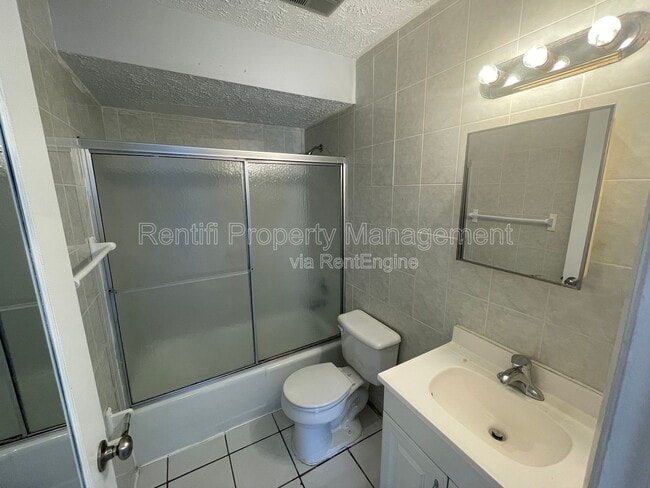 717 SE 9th St in Cape Coral, FL - Building Photo - Building Photo