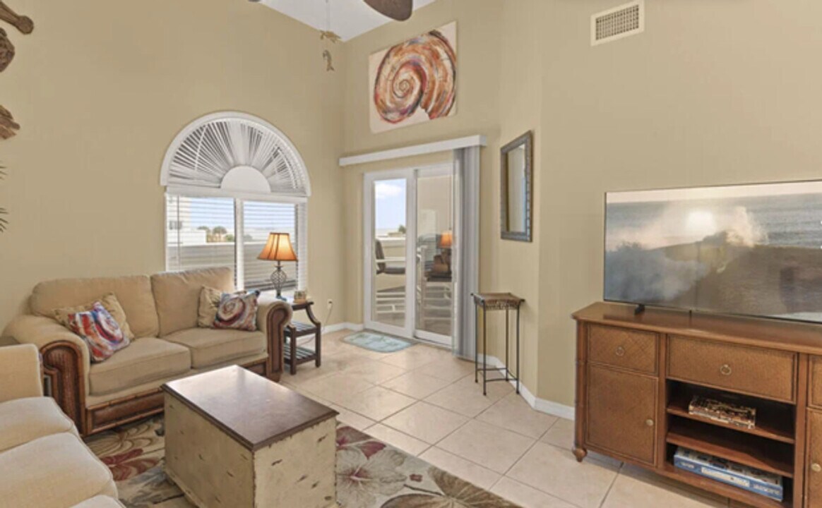 8600 Ridgewood Ave in Cape Canaveral, FL - Building Photo