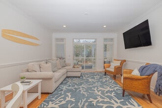 81 Sandbar Ln, Unit A in Folly Beach, SC - Foto de edificio - Building Photo