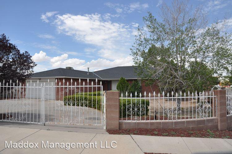 2425 Corona Dr NW in Albuquerque, NM - Building Photo