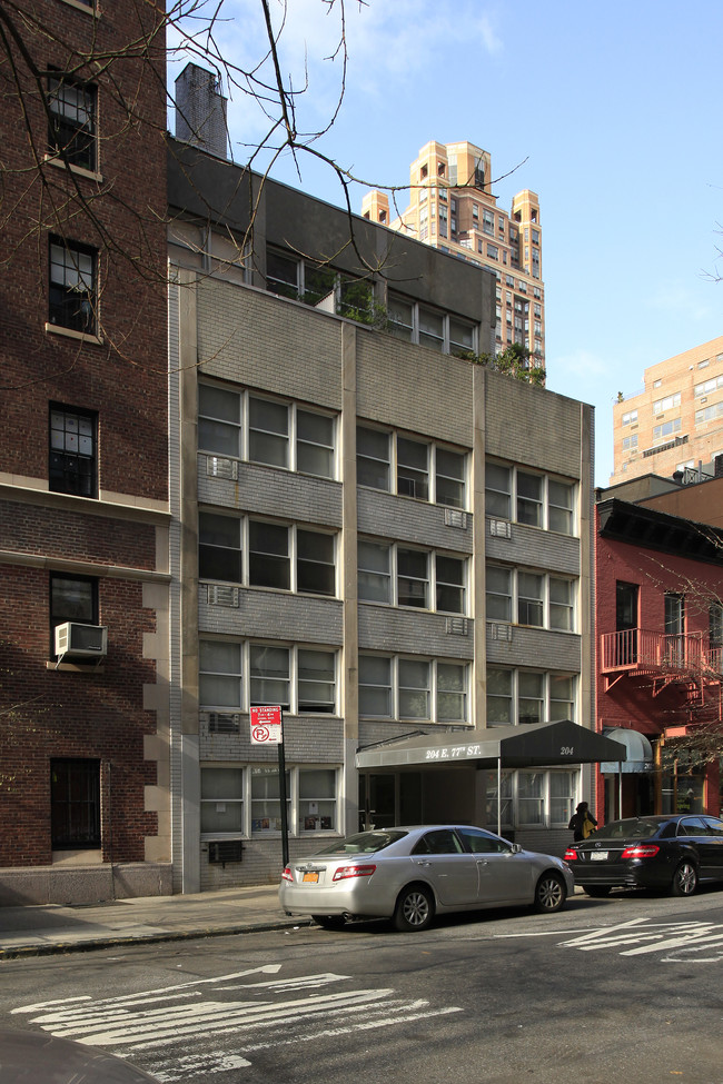 204-208 E 77th St in New York, NY - Building Photo - Building Photo