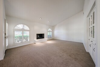 8308 E Vista De Valle in Scottsdale, AZ - Building Photo - Building Photo