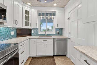 4 Westwood Ave in Jupiter, FL - Building Photo - Building Photo
