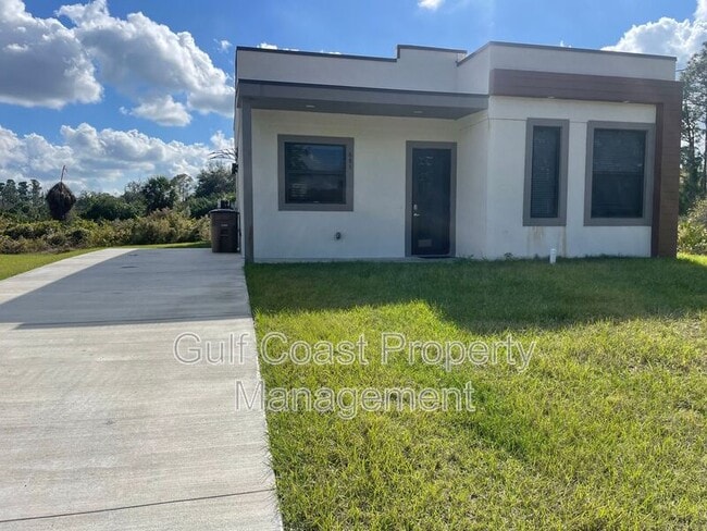 681 Windermere Dr in Lehigh Acres, FL - Building Photo - Building Photo