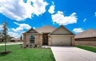 1052 Tumbleweed Trail in Crowley, TX - Building Photo
