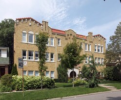 58 Sherwood Ave in Toronto, ON - Building Photo