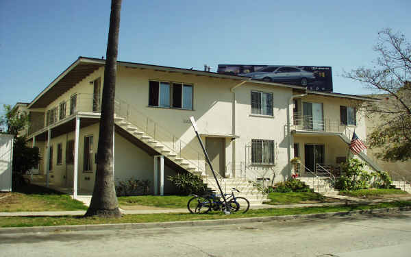 2220 Brenta Pl in Venice, CA - Foto de edificio