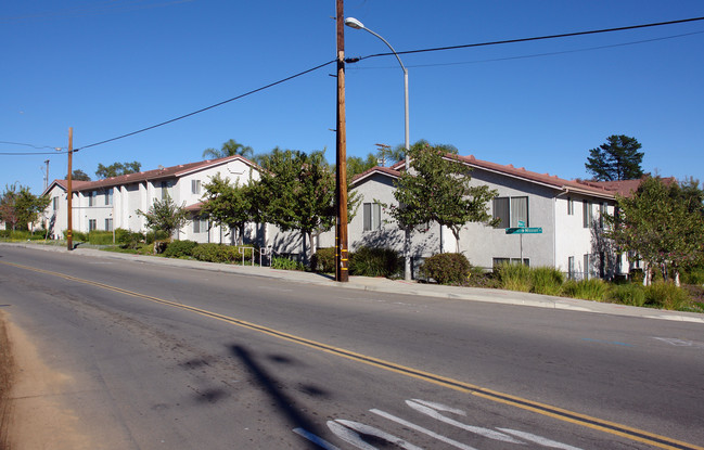 Kalmia Courtyards in Fallbrook, CA - Building Photo - Building Photo