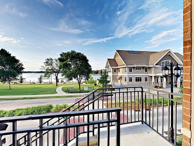 Worthington Apartments in Oconomowoc, WI - Building Photo - Building Photo