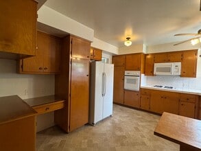 2047 Pinehurst St in Glendora, CA - Building Photo - Building Photo