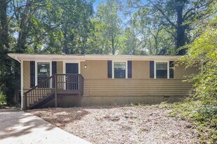 889 Ralph Rd SE in Conyers, GA - Building Photo