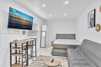 4328 SW 49th Ct in Fort Lauderdale, FL - Foto de edificio - Building Photo