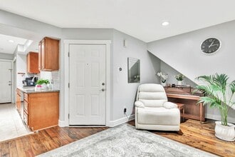 Villas at Pine in Portland, OR - Building Photo - Building Photo