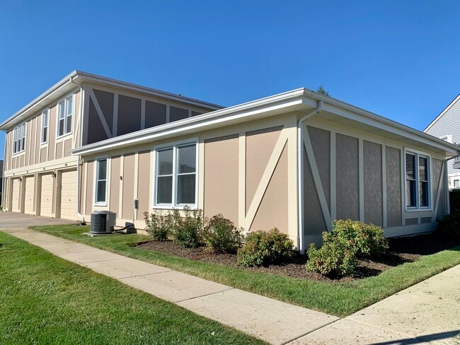 1068 Glouchester Harbor in Schaumburg, IL - Building Photo - Building Photo