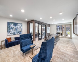 McDowell Point 55+ Active Adult Apartment Homes in Naperville, IL - Foto de edificio - Building Photo