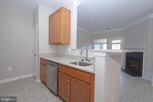 4854 Eisenhower Ave in Alexandria, VA - Building Photo