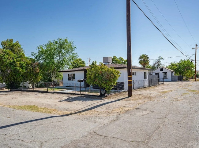 200 Van Buren St in Taft, CA - Building Photo - Building Photo