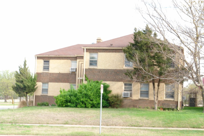 Lyndon Hall in Wichita, KS - Building Photo - Building Photo